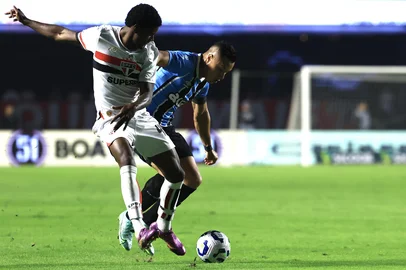 BRASILEIRO A 2025, SAO PAULO X GREMIOSP - BRASILEIRO A 2025, SÃO PAULO X GRÊMIO - ESPORTES - SP - SÃO PAULO - 17/05/2025 - BRASILEIRO A 2025, SÃO PAULO X GRÊMIO - Lucas Ferreira jogador do São Paulo durante partida contra o Grêmio no estádio Morumbi pelo campeonato Brasileiro A 2025. 17/05/2025 - Foto: MARCELLO ZAMBRANA/AGIF - AGÊNCIA DE FOTOGRAFIA/AGIF - AGÊNCIA DE FOTOGRAFIA/ESTADÃO CONTEÚDOEditoria: ESPORTESLocal: SÃO PAULOIndexador: MARCELLO ZAMBRANAFotógrafo: AGIF - AGÊNCIA DE FOTOGRAFIA<!-- NICAID(16040006) -->
