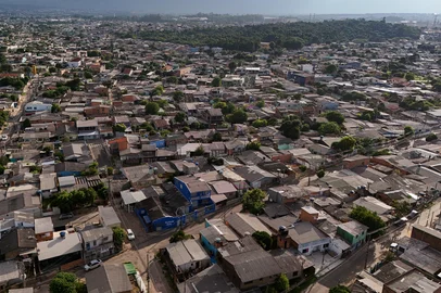 CACHOEIRINHA, RS, BRASIL, 06-02-2026: O desaparecimento de três pessoas da mesma família há mais de uma semana em Cachoeirinha, na região metropolitana de Porto Alegre, é investigado pela Polícia Civil como um crime. Silvana Germann de Aguiar, 48 anos, e seus pais, Isail Vieira de Aguiar, 69, e Dalmira Germann de Aguiar, 70, não são vistos desde os dias 24 e 25 de janeiro. Na foto, mercado e residência de Isail e Dalmira, no bairro Vila Anair, em Cachoeirinha. Foto: Bruno Todeschini/Agência RBS<!-- NICAID(16220580) -->