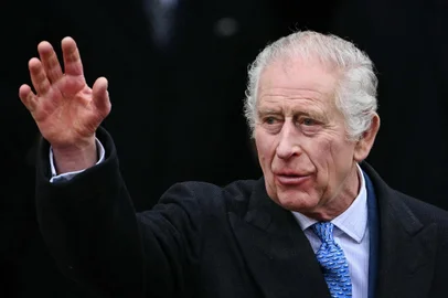 Britain's King Charles III waves as he leaves St. George's Chapel, in Windsor Castle, after attending the Easter Mattins Service, on March 31, 2024. (Photo by JUSTIN TALLIS / AFP)<!-- NICAID(15721406) -->