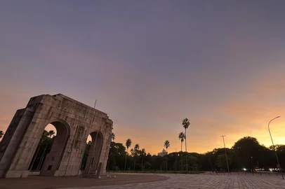 Previsão do tempo indica formação de ciclone extratropical nesta quarta-feira.<!-- NICAID(16266167) -->