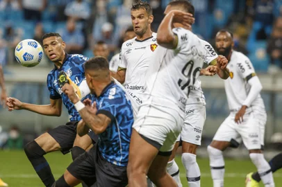 PORTO ALEGRE, RS, BRASIL - 03.10.2021 - O Grêmio recebe o Sport na Arena, em jogo válido pela 23ª rodada do Brasileirão. Partida marca a volta da torcida à Arena durante a pandemia. (Foto: Jefferson Botega/Agencia RBS)Indexador: Jeff Botega<!-- NICAID(14905242) -->