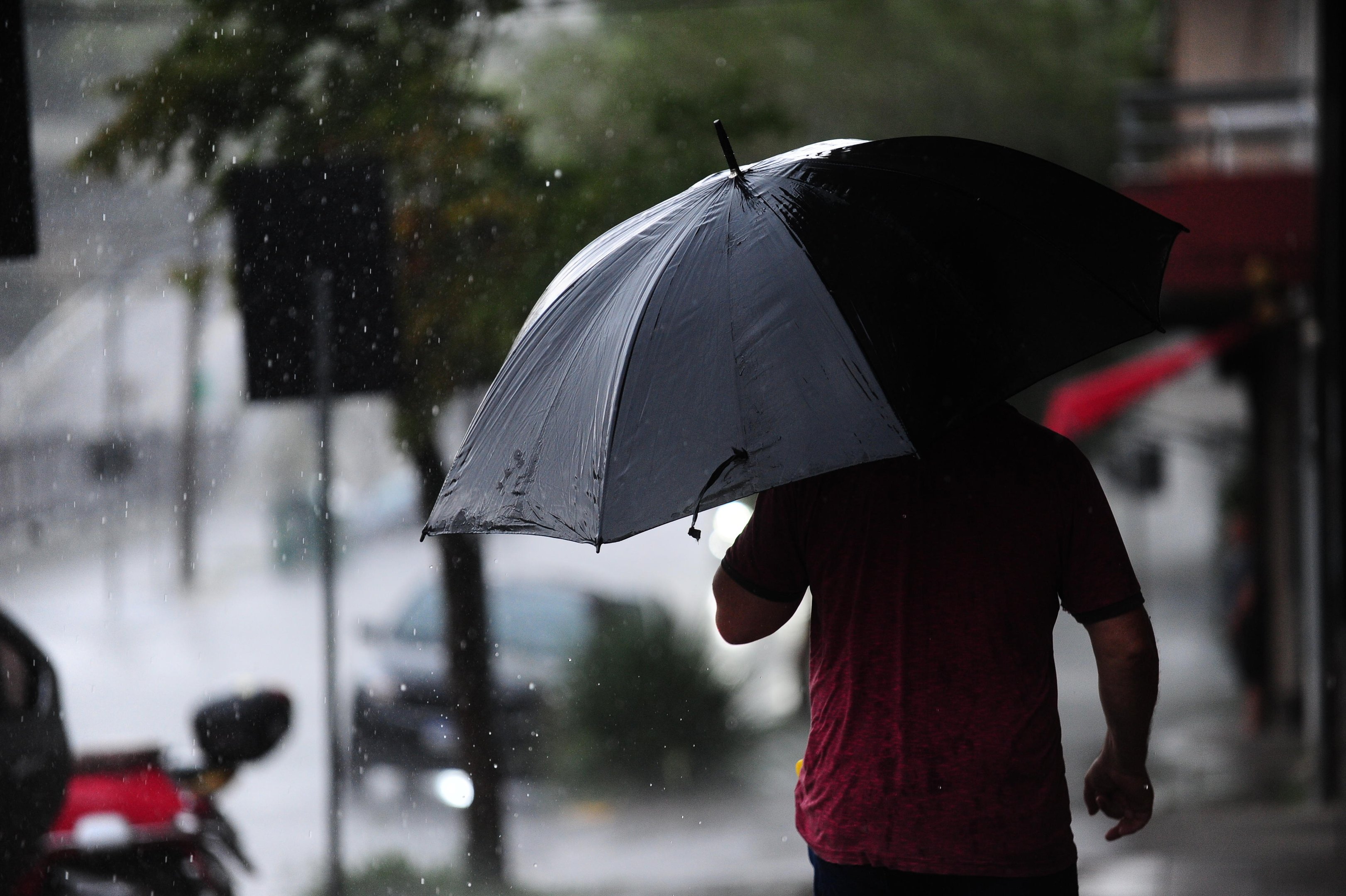 Chuva forte e temporais avan&ccedil;am pelo Rio Grande do Sul nesta quinta-feira