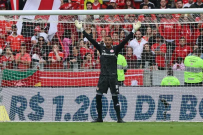 O goleiro John em jogo do Inter contra o Bahia no Estádio Beira-Rio, válido pelo Brasileirão.<!-- NICAID(15441397) -->