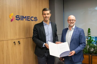 O Sindicato das Indústrias Metalúrgicas, Mecânicas e de Material Elétrico de Caxias do Sul e Região (SIMECS) e a Invest RS – Agência de Desenvolvimento do Rio Grande do Sul oficializaram, nesta terça-feira (19/03), uma parceria estratégica para fortalecer a atração de investimentos e impulsionar a competitividade da indústria na Serra Gaúcha. Na foto, presidente do Simecs, Ubiratã Rezler, e diretor de Atração de Investimentos e Promoção Comercial da Invest RS, Fabrício Forest. <!-- NICAID(16000565) -->