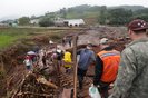 Sinimbu, RS, Brasil, 03/05/2024 -  Moradores seguem com dificuldade de acesso a recursos na cidade por comprometimento das pontes da região. FOTO: JONATHAN HECKLER, AGÊNCIA RBS<!-- NICAID(15753201) -->