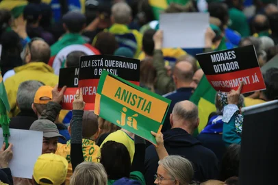 PORTO ALEGRE, RS, BRASIL, 03-08-2025: Atos a favor do ex-presidente Jair Bolsonaro realizados no Parcão, em Porto Alegre. Foto: Ronaldo Bernardi/Agência RBS<!-- NICAID(16093578) -->