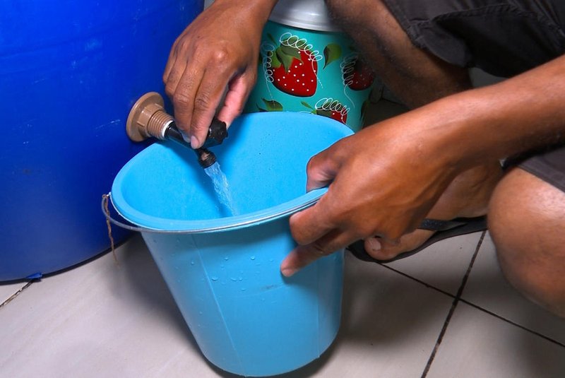 Em Tapejara, moradores de bairro registram falta d'água todos os dias há pelo menos 30 anos<!-- NICAID(15726974) -->