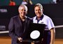 Ex-número 4 do ranking de duplas, Cássio Motta recebe homenagem no Rio Open