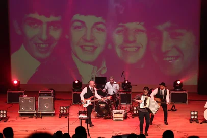 Banda The Beatles no Acordeon.<!-- NICAID(16262216) -->