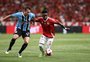 Confira a análise de um possível pênalti não marcado para o Inter no segundo tempo do Gre-Nal 449; veja vídeo