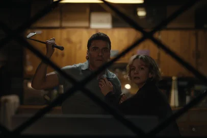 Beef. (L to R) Oscar Isaac as Josh Martin, Carey Mulligan as Lindsay Crane-Martin in episode 201 of Beef. Cr. Courtesy of Netflix Â© 2026<!-- NICAID(16257648) -->