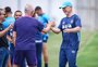 Dorival Júnior visita treino do Grêmio em São Paulo e conversa com Mano Menezes; veja foto