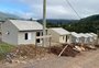 Sem data para inauguração, obra de 24 casas para famílias atingidas pela enchente em Santa Tereza completa um ano