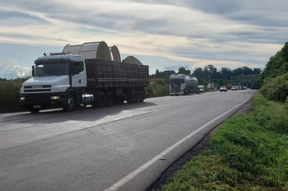 Com atraso no estudo de duplicação do trecho urbano da BR-285 em Passo Fundo, rodovia registra em média um acidente por semana<!-- NICAID(15371796) -->