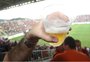 Vida Real: liberação da venda de bebidas alcoólicas em estádios de futebol divide candidatos ao governo do RS