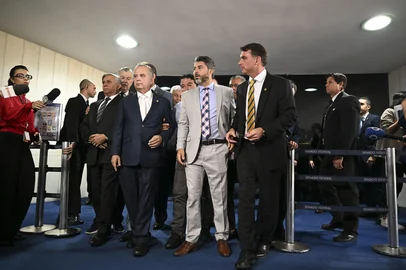 Participam:senador Magno Malta (PL-ES);senador Flávio Bolsonaro (PL-RJ);senador Marcos Rogério (PL-RO);líder da oposição no Senado Federal, senador Rogerio Marinho (PL-RN);senador Wilder Morais (PL-GO);senador Dr. Hiran (PP-RR);senador Eduardo Girão (Novo-CE);senador Jorge Seif (PL-SC);senador Luis Carlos Heinze (PP-RS);senador Izalci Lucas (PL-DF).<!-- NICAID(16096372) -->
