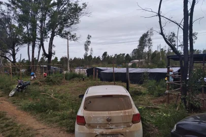 ***EM BAIXA***MST monta acampamento em Hulha Negra, na região da campanha. Foto: Igor Canto / Divulgação<!-- NICAID(15575935) -->