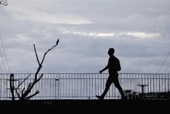 06/12/2023 - PORTO ALEGRE, RS, BRASIL - Amanhecer na Capital tem tempo firme, mas com sol entre muitas nuvens. FOTO: LAURO ALVES, AGÊNCIA RBS<!-- NICAID(15617695) -->