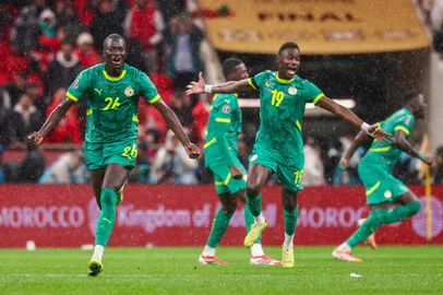 FRANCK FIFE / AFP Senegal's midfielder #26 Pape Gueye (L) and his teammates celebrates their victory at the end of the Africa Cup of Nations (CAN) final football match between Senegal and Morocco at the Prince Moulay Abdellah Stadium in Rabat on January 18, 2026. (Photo by FRANCK FIFE / AFP)<!-- NICAID(16206321) -->