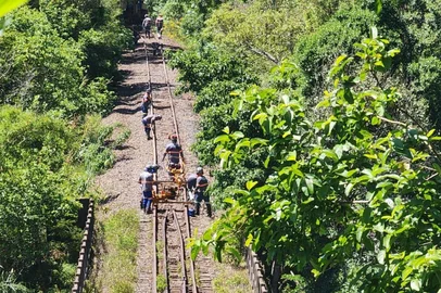 Sindifergs / Divulgação Rumo retirando infraestrutura da Malha Sul<!-- NICAID(16162030) -->