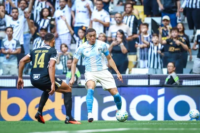 Gremio x Atletico-MGRS - FUTEBOL/CAMPEONATO BRASILEIRO 2026/GREMIO X ATLETICO-MG  - ESPORTES - Lance da partida entre Gremio e Atletico-MG disputada na tarde deste domingo, na Arena MRV, em Belo Horizonte, valida pela Campeonato Brasileiro 2026. FOTO: LUCAS UEBEL/GREMIO FBPAEditoria: SPOLocal: Belo HorizonteIndexador: Lucas UebelSecao: futebolFonte: Gremio.netFotógrafo: Gremio x Atletico-MG<!-- NICAID(16348651) -->