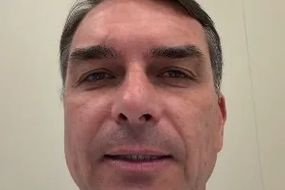 Flávio volta atrás e confirma participação no debate na Band