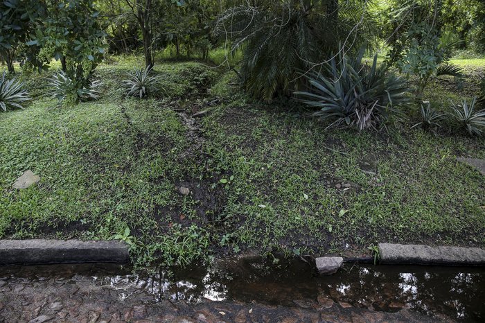 Moradores reclamam do abandono da praça por diversas gestões municipais e relatam que a situação piorou