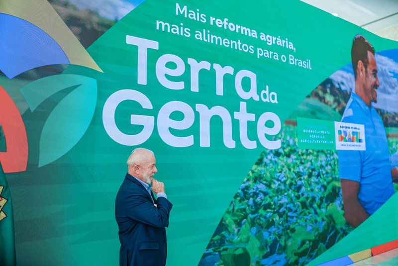 15.04.2024 - Presidente da República, Luiz Inácio Lula da Silva, durante a apresentação do Programa Terra da Gente para a Reforma Agrária, no Palácio do Planalto. Brasília - DF.<!-- NICAID(15735736) -->