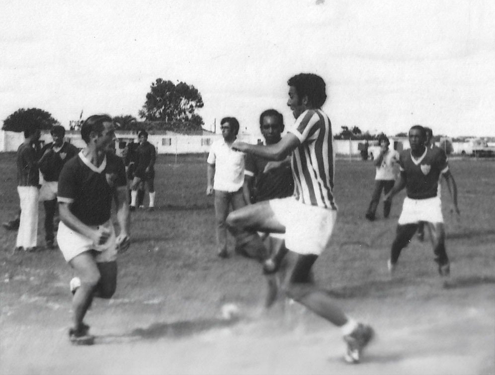 O zagueiro que derrubou advers&aacute;rios, &aacute;rbitros e at&eacute; um cachorro: quem foi Daizon Pontes