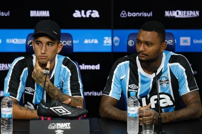 Porto Alegre, RS, Brasil, 17-02-2025: Apresentacao de novos atletas do Gremio: o atacante Cristian Oliveira e o lateral-esquerdo Luan Candido, no CT Luiz Carvalho. Foto: Mateus Bruxel / Agencia RBSIndexador: MATEUS BRUXEL<!-- NICAID(15977887) -->