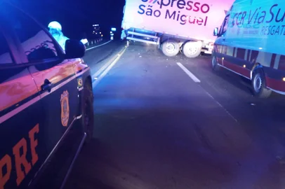 Motorista morre em colisão entre carro e caminhão na BR-386, em São José do Herval<!-- NICAID(16086000) -->