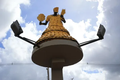 PORTO ALEGRE, RS, BRASIL - 26/01/2024 - No dia 21 de janeiro, o monumento dedicado à orixá Oxum, em Ipanema, na Zona Sul, foi vandalizado. O presidente da Federação das Religiões Afro-Brasileiras (Afrobras) registrou o caso junto à Polícia Civil. Contato do José Antônio Salvador - Presidente da Afrobras: 51 98129-9968. FOTO: RONALDO BERNARDI, AGÊNCIA RBS<!-- NICAID(15661413) -->