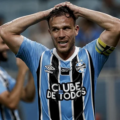 PORTO ALEGRE, RS, BRASIL, 02-02-2026: - Na arena, Grêmio enfrenta o Botafogo pela segunda rodada do Brasileirão 2026. Na foto, o técnico do Grêmio, Arthur. Fotos: Duda Fortes/Agencia RBS<!-- NICAID(16219016) -->