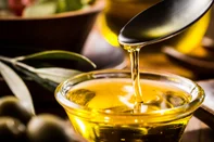 Azeite. Foto: BRAD/ stock.adobe.comFonte: 141614777<!-- NICAID(15401413) -->