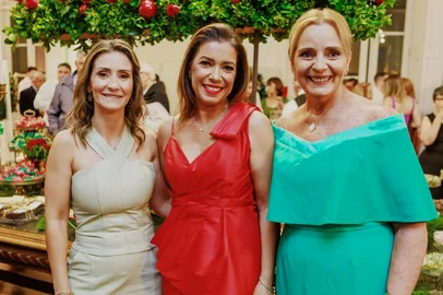 Flávio Mansur / Arquivo pessoal Fabiana Moglia, Adriana Alano Fernandes e Sandra Espinoza, trio que comanda o evento natalino Guirlandas de Natal<!-- NICAID(16164259) -->