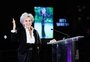 Rita Moreno fala sobre relacionamento abusivo com Marlon Brando: "Homem ruim quando se tratava de mulheres"