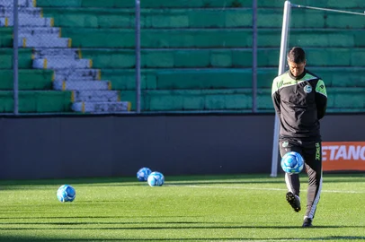 CAXIAS DO SUL, RS, BRASIL, 01/08/2023. Treino do Juventude no estádio Alfredo Jaconi. Técnico Thiago Carpini (Neimar De Cesero/Agência RBS)Indexador: NEIMAR DE CESERO<!-- NICAID(15498075) -->