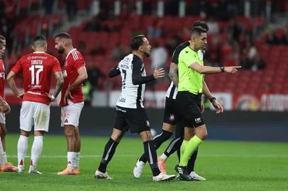 PORTO ALEGRE, RS, BRASIL, 01-10-2025: Internacional x Corinthians. O duelo é válido pela 26ª rodada do Campeonato Brasileiro. Foto: Jeff Botega / Agência RBSIndexador: jeff botega<!-- NICAID(16137472) -->
