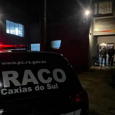 Motorista de aplicativo é liberado após ficar preso durante três semanas por engano em caso de latrocínio em Caxias. Erro foi reconhecido após Polícia Civil prender outro homem, de 44 anos, natural da Colômbia, por suspeita de matar idosa por esganadura e levar celular da vítima.<!-- NICAID(16268615) -->