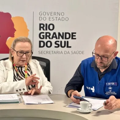 Em meio à discussão sobre a superlotação de leitos no sistema de saúde de Porto Alegre, representantes das secretarias da Saúde da Capital e do Estado voltaram a se reunir nesta terça-feira (18) para discutir providências frente ao problema. No final da tarde, a ocupação de leitos de emergência no município chegou a 180%.