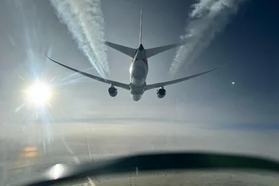 This handout picture taken and released by the Italian Air Force - Aeronautica Militare on February 23, 2025 shows an American Airlines flight being escorted by an Eurofighter from the Italian Air Force. An American Airlines flight from New York to New Delhi was diverted to Rome on February 23, 2025 afternoon following an "alleged bomb scare", an Italian airport spokesman said. The plane carrying 199 passengers plus crew landed at Rome's Fiumicino airport without incident, the spokesman told AFP. (Photo by Handout / Italian Air Force - Aeronautica Militare / AFP) / RESTRICTED TO EDITORIAL USE - MANDATORY CREDIT "AFP PHOTO /  Italian Air Force - Aeronautica Militare / HANDOUT /  " - NO MARKETING NO ADVERTISING CAMPAIGNS - DISTRIBUTED AS A SERVICE TO CLIENTSEditoria: POLLocal: RomeIndexador: HANDOUTSecao: defenceFonte: Italian Air Force - Aeronautica Fotógrafo: Handout<!-- NICAID(15982321) -->