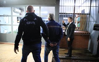 PORTO ALEGRE, RS, BRASIL, 05-09-2025: Preso homem que deixou mala com corpo de mulher na rodoviária de Porto Alegre. Ricardo Jardim, 66, foi preso pelo DHPP da Polícia Civil. Foto: Ronaldo Bernardi/Agência RBS<!-- NICAID(16117652) -->