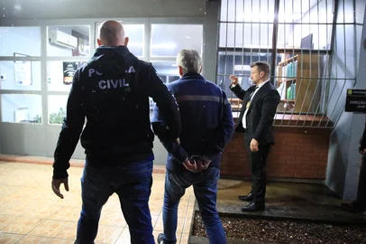 PORTO ALEGRE, RS, BRASIL, 05-09-2025: Preso homem que deixou mala com corpo de mulher na rodoviária de Porto Alegre. Ricardo Jardim, 66, foi preso pelo DHPP da Polícia Civil. Foto: Ronaldo Bernardi/Agência RBS<!-- NICAID(16117652) -->