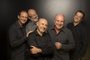 Bnda Pau Brasil conta com os músicos Nelson Ayres, Rodolfo Stroeter, Paulo Bellinati, Teco Cardoso e Ricardo Mosca.<!-- NICAID(15598211) -->