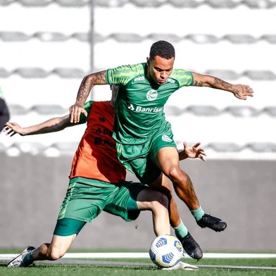 Juventude realiza último treino antes e enfrentar o Inter pela 31ª rodada do Brasileirão. Na foto, meia-atacante Bruninho<!-- NICAID(14936601) -->