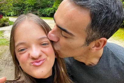 Cesar Tralli homenageia Roberta Justos: "paidastro" <!-- NICAID(15576562) -->