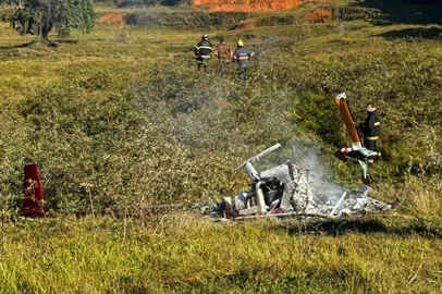 CBMSC / Divulgação O Corpo de Bombeiros Militar de Santa Catarina (CBMSC) foi acionado na manhã desta quinta-feira, 21, às 8h38, para atendimento a uma ocorrência de queda de aeronave no município de Pomerode.<!-- NICAID(16290020) -->