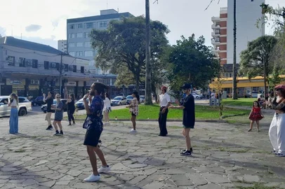 Vai rolar domingo (13) o primeiro baile do projeto Charme Delas. A função está marcada para se iniciar no final da tarde, por volta das 16h, no Reffugio Bar (Rua Mal. Floriano, 1.083 - Caxias do Sul). A entrada é franca<!-- NICAID(16012572) -->