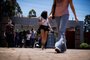 21/11/2021 - PORTO ALEGRE, RS - Primeiro dia de prova do ENEM, que teve redação e ciências humanas. Na imagem, movimentação na PUCRS. FOTO: Anselmo Cunha / Agência RBS<!-- NICAID(14946844) -->