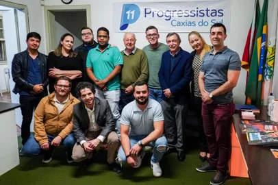 Nesta terça-feira, 1/8, o Progressistas de Caxias do Sul realizou reunião de posse da nova Executiva, presidida pelo vereador ALexandre Bortoluz. O ato formaliza o pontapé dos trabalhos sob nova perspectiva. O encontro contou com a presença do atual prefeito Adiló Didomenico.<!-- NICAID(15498209) -->